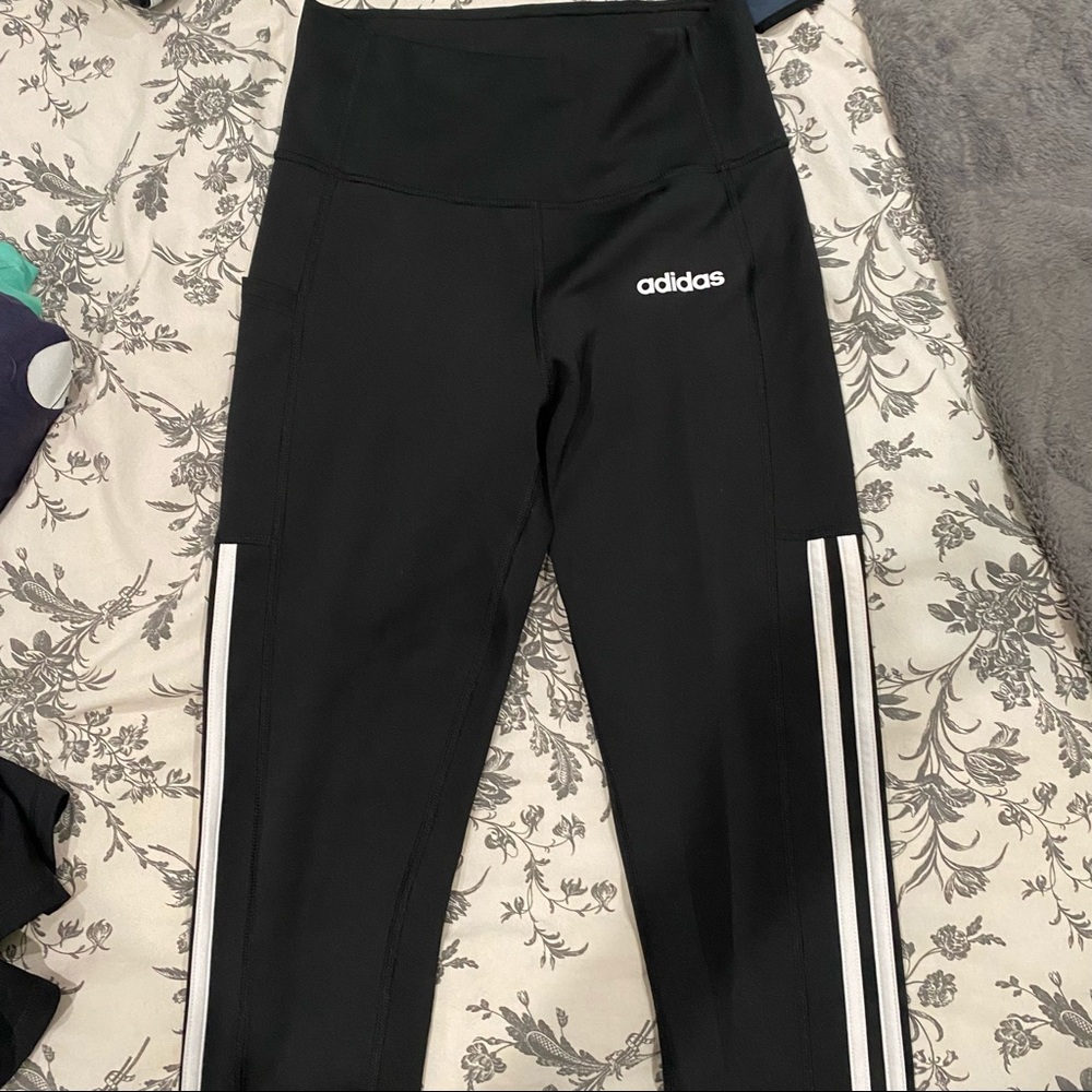 BLACK Adidas leggings with side pocket